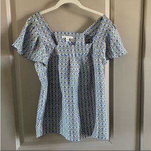 Banana Republic silk top. 100% silk. Only worn a few times.